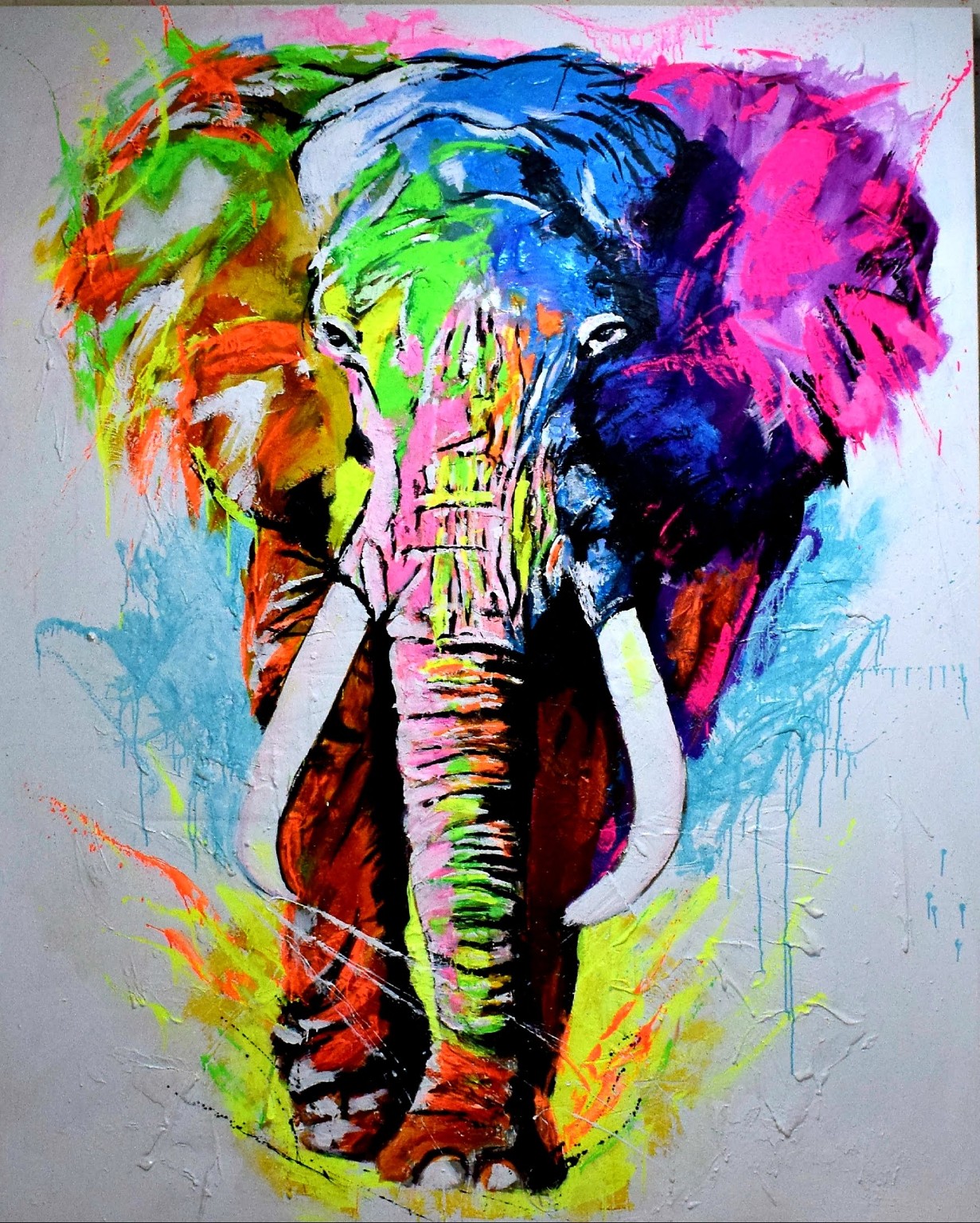 Elefante contemporáneo pintado por Mónica Jimeno